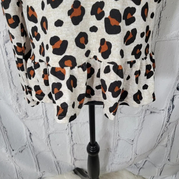 JUNIORS Leopard Print Long Sleeve Shirt Blouse Ruffle Hem Casual Cute Soft Sz L - Picture 2 of 9